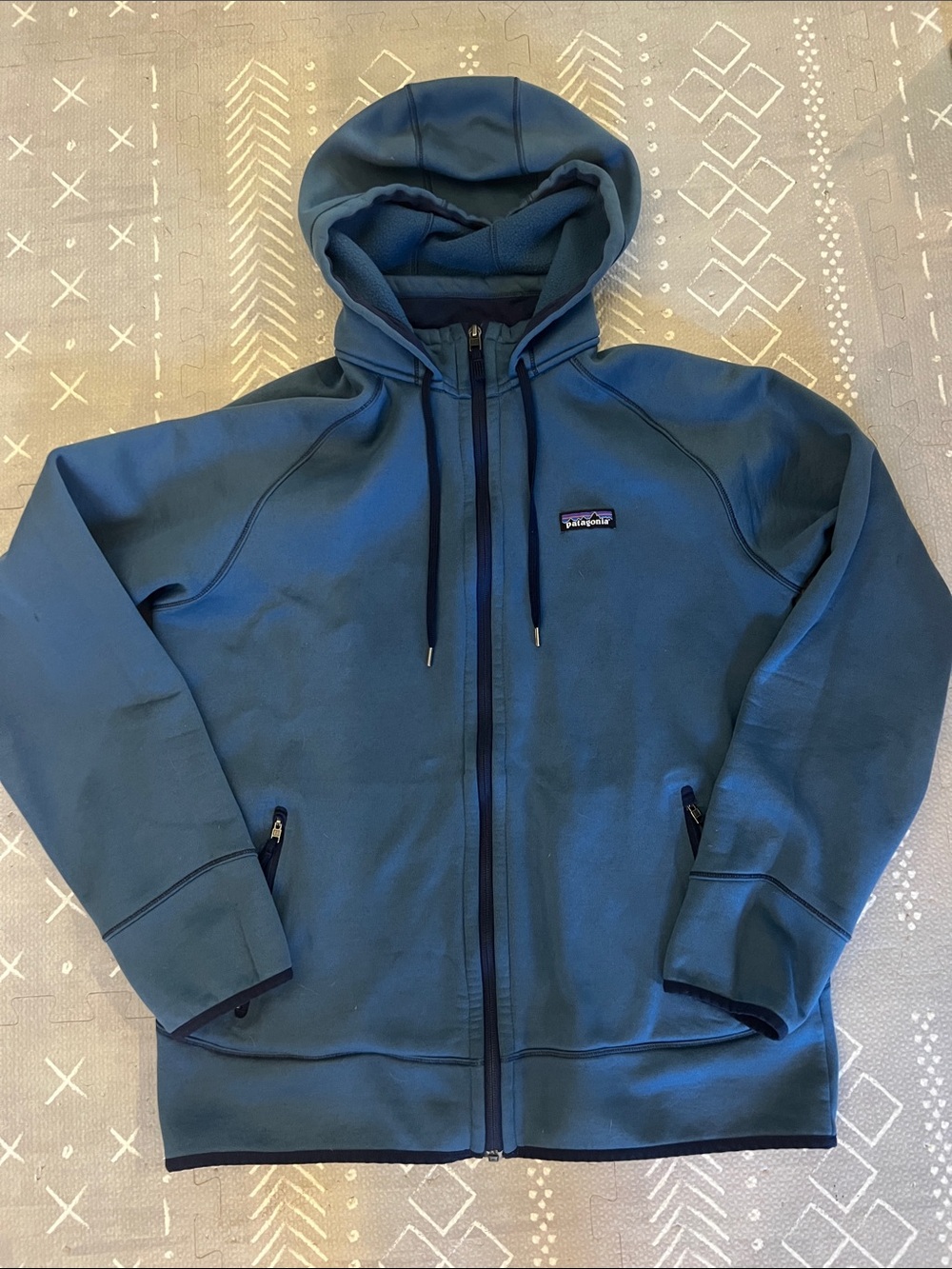 Men’s Patagonia zip up hoodie
